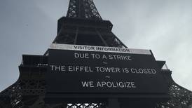 Torre Eiffel cierra sus puertas a visitantes en vísperas de Año Nuevo