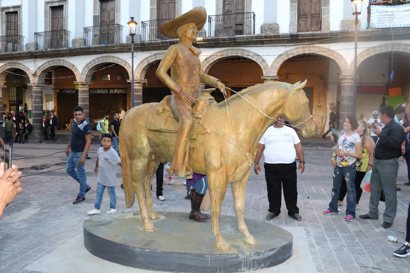 Vicente Fernández ya cuenta con una estatua que hace dos años se instaló en la Plaza de los Mariachis.