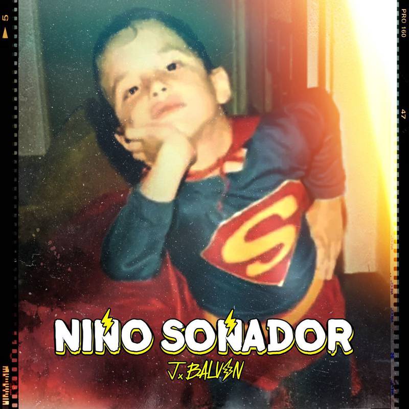 La imagen del sencillo es una vieja fotografía de Balvin luciendo un disfraz de Superman en el que deja el tema como una carta abierta a su niño del pasado