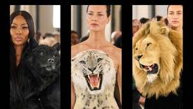Schiaparelli pone a debate el sentido de la moda al utilizar cabezas de felinos