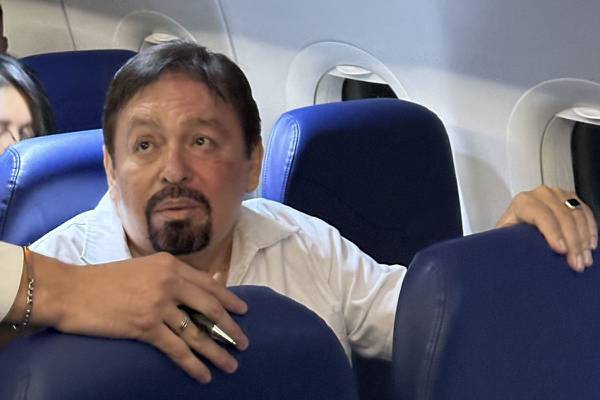 Pasajero acosa sexualmente a mujer y a menor de edad en vuelo de Mérida a CDMX