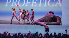 Bailarines de Mon Laferte son el valor artístico agregado en Autopoiética Tour 2024