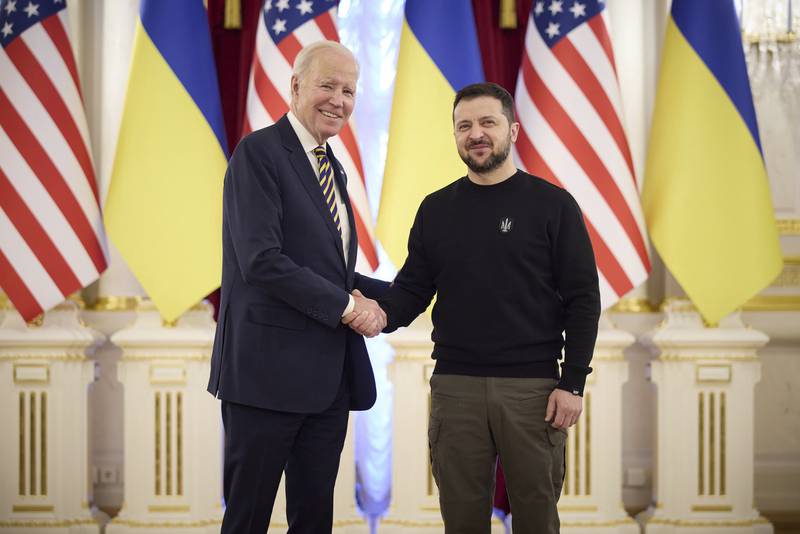 La sorprendente visita de este lunes, nueva confirmación del apoyo estadounidense al gobierno de Kiev, se ha producido en el marco del viaje del mandatario a Polonia