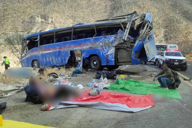 Aumentan a 13 migrantes muertos por un accidente de autobús en México
