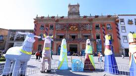 Ale Gutiérrez reparte 20 mil roscas de reyes y juguetes en colonias y comunidades de León