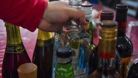Especialistas enfatizan los riesgos de beber en exceso y explican cuánto es el ‘estándar’