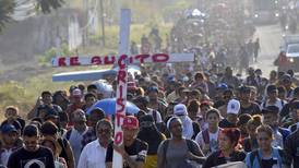 Cientos de migrantes salen en caravana de la frontera sur de México