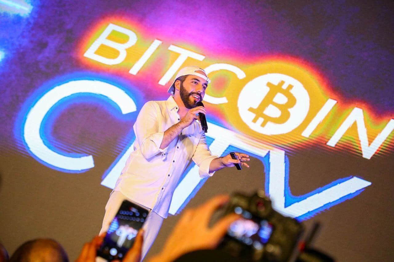 “La paciencia es la clave”, contesta Bukele ante nerviosismo por caída del bitcoin