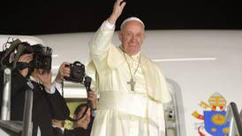 Roban en el AICM regalos donados a México por el Papa Francisco 