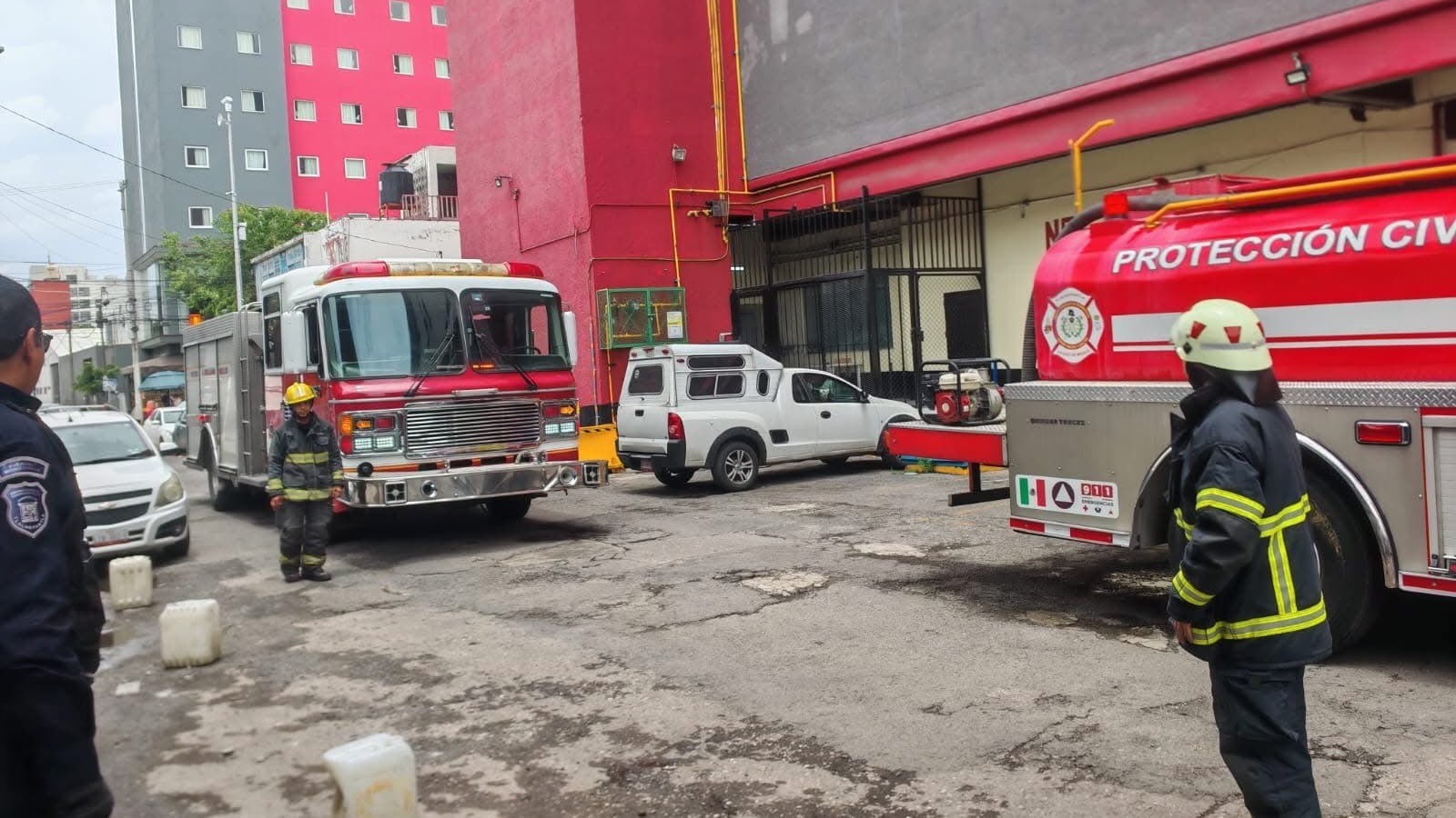 La fuga de gas natural activó un operativo de emergencia en oficinas del SAT, lo que obligó a evacuar el inmueble