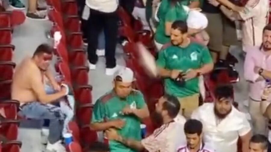 Aficionado apuñalado Tricolor