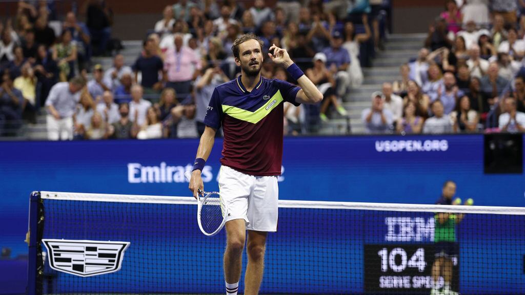 Daniil Medvedev venció en tres de cuatro sets a Carlos Alcaraz.