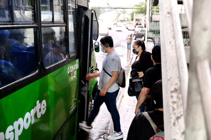 La FEU insistió que este hurto de los 50 centavos ha sido solapado por las autoridades en beneficio de los transportistas y perjuicio de los usuarios.