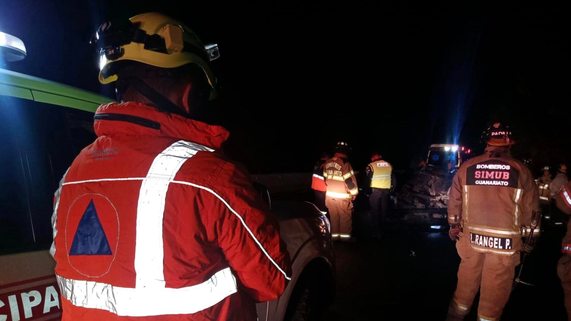 Reportan carreteras con derrumbes por las lluvias.