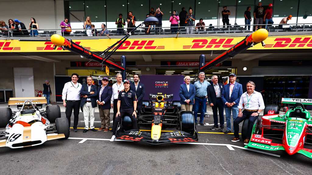 Checo Pérez se luce en el AHR