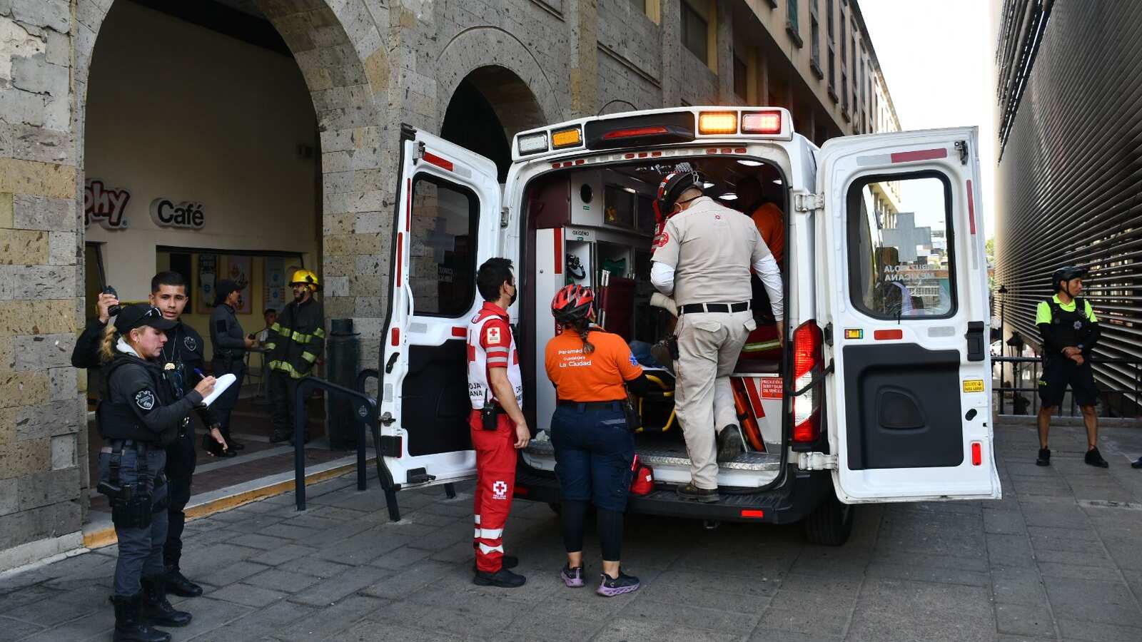 Los lesionados fueron trasladados de emergencia a un puesto de socorros.