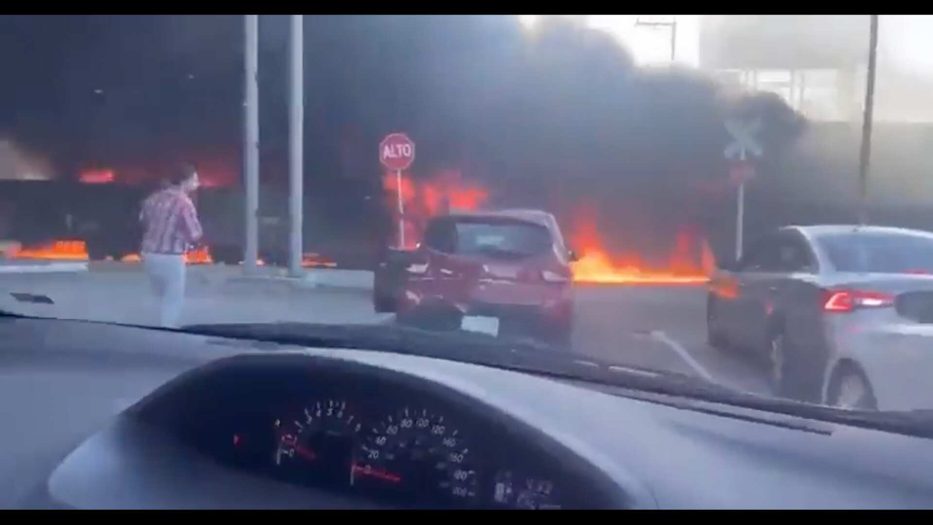 Pemex: explota pipa en Aguascalientes tras no conseguir ganarle paso al tren