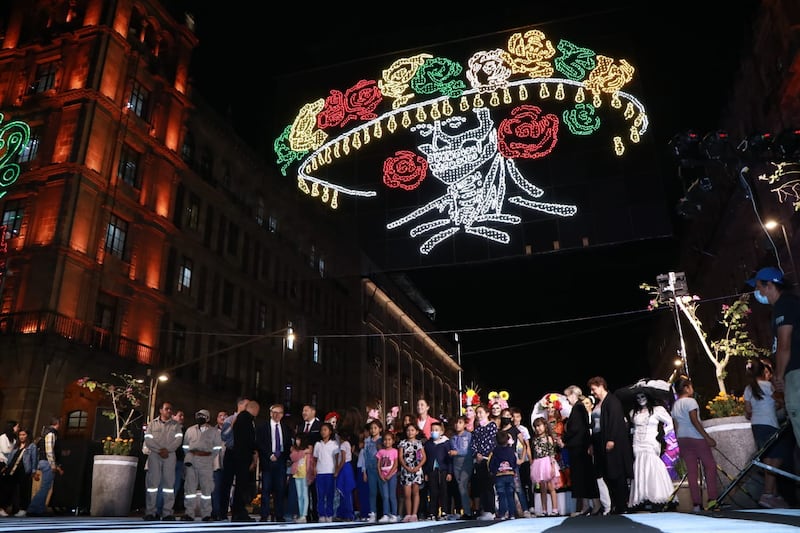 Encendido decorativo por el Día de Muertos en el Centro Histórico