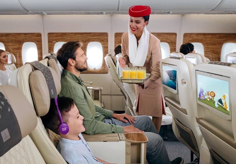 Los pilotos Arturo y Salvador Madrid, padre e hijo, nos abren las puertas de la cabina de Emirates Airlines y te dan las claves para alcanzar tu sueño de ser piloto