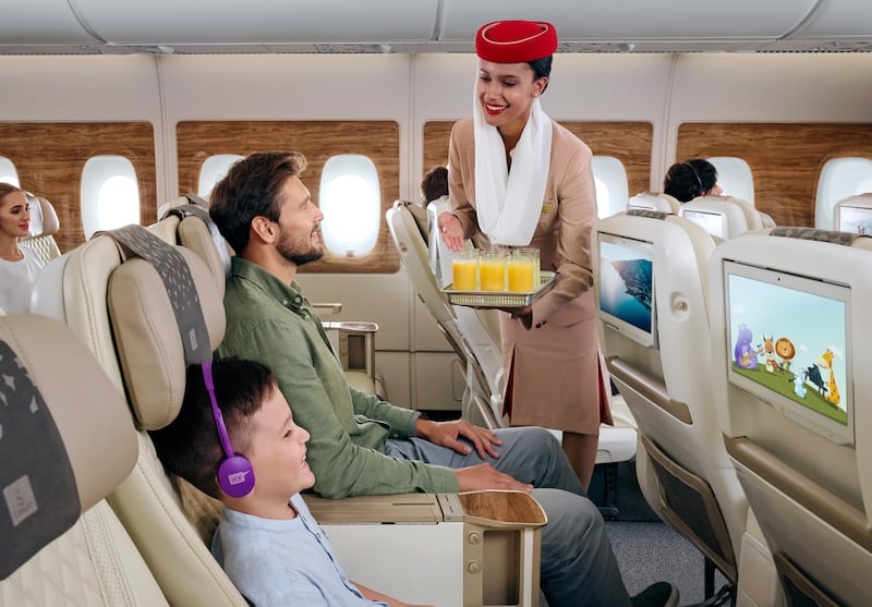 Los pilotos Arturo y Salvador Madrid, padre e hijo, nos abren las puertas de la cabina de Emirates Airlines y te dan las claves para alcanzar tu sueño de ser piloto