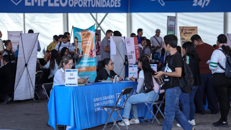 León destaca en participación laboral a nivel nacional, pero enfrenta retos en subocupación.