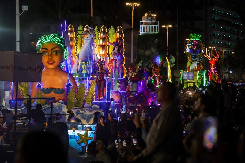 Éxito total en el Carnaval de Mazatlán 2025: 450 mil asistentes disfrutan del gran desfile