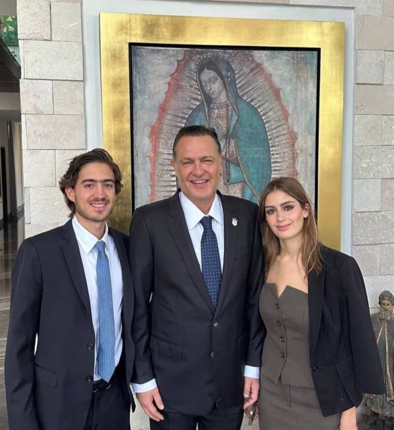 Mauricio Kuri, gobernador de Querétaro junto a su familia en el Segundo Informe de Gobierno.