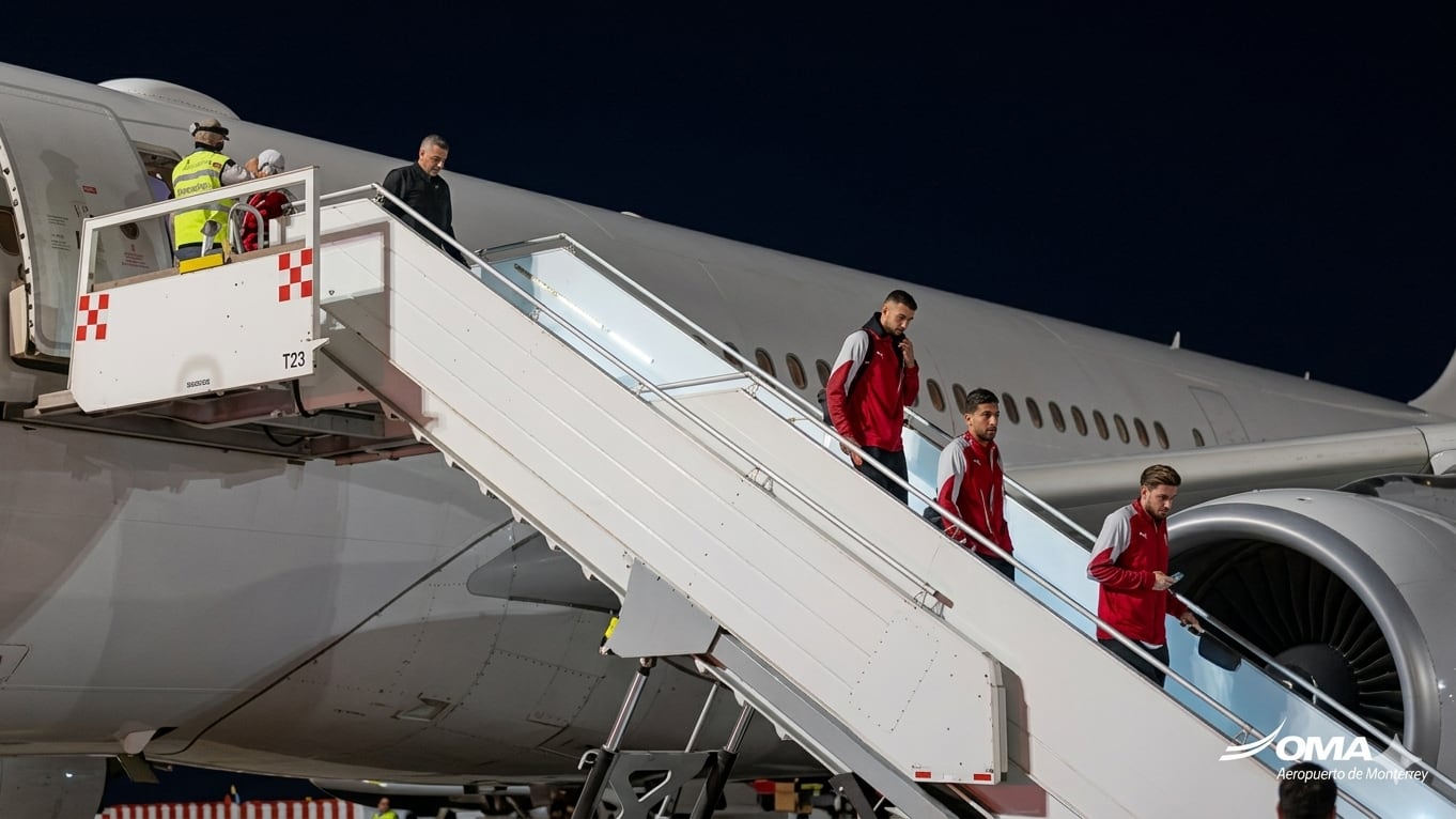 Los seleccionados iraquíes llegar un poco después de la medianoche.