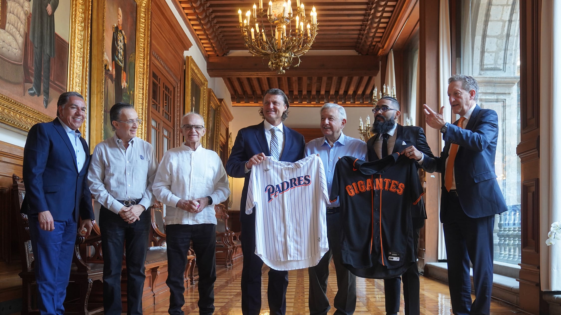 AMLO se reúne con director de los gigantes de San Francisco