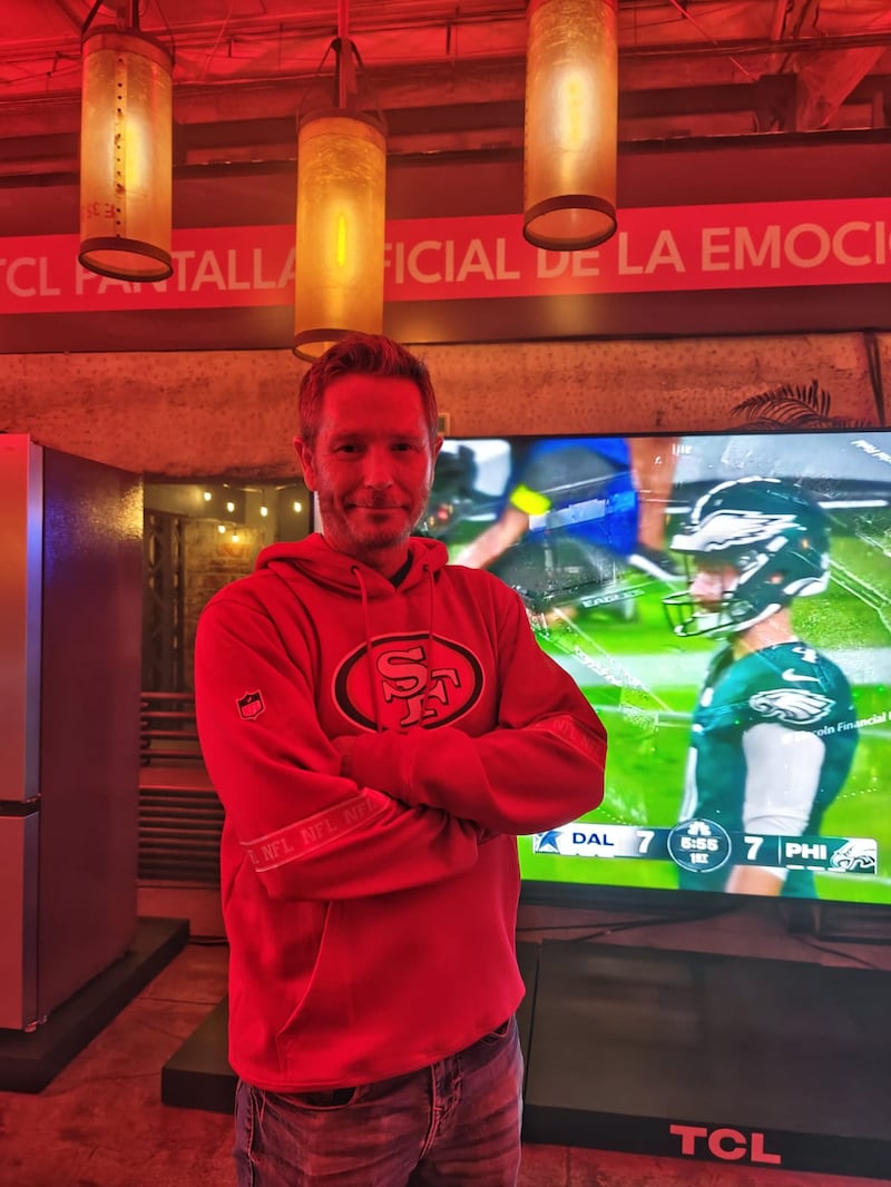 Gracias a las últimas tecnologías, las nuevas pantallas evitan los desenfoques, tienen sonido envolvente, imagen con gran nitidez y ofrecen una experiencia inmersiva para vivir cada jugada como si estuvieras en el estadio