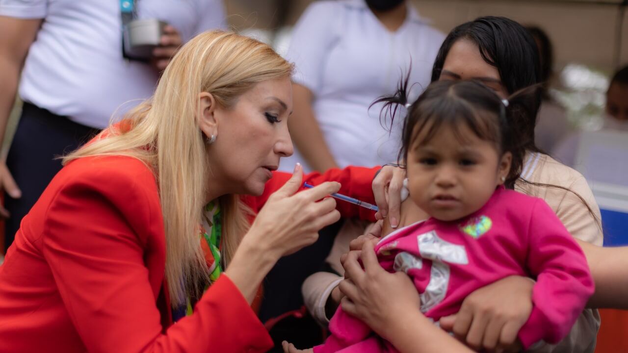 Alma Rosa Marroquín, secretaria de Salud en Nuevo León encabezó el arranque de la campaña.