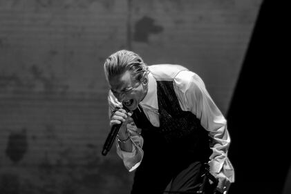 David Gahan, Martin Lee Gore y Andrew John Fletcher contagiaron a sus fanáticos con la energía de su gira ‘Memento Mori World Tour’, en la cual sorprendieron con temas como “Enjoy The Silence”, “Walking On My Shoes”, entre otros.