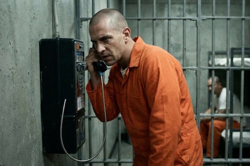 Gobierno bloquea señales en penales federales para frenar extorsiones telefónicas