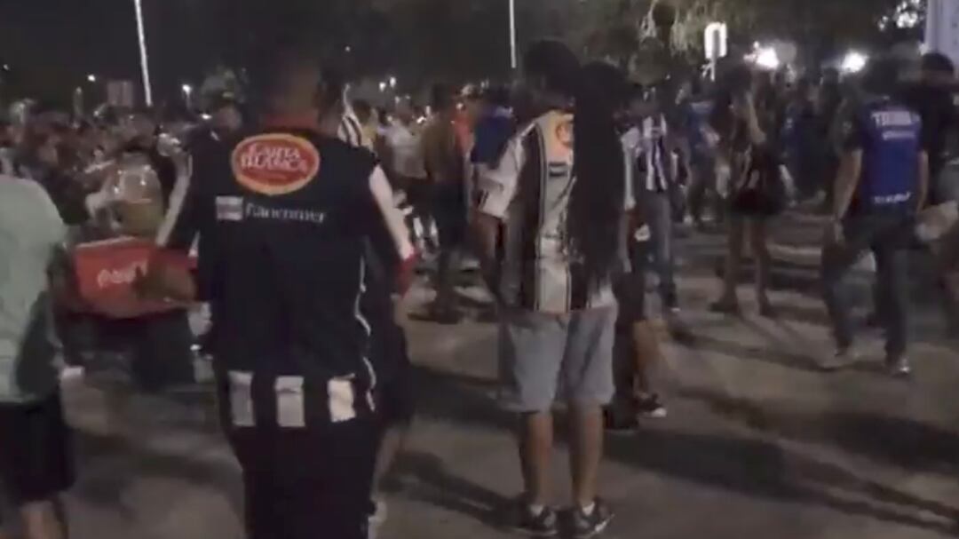Aficionados de Rayados golpean a seguidor de Tigres