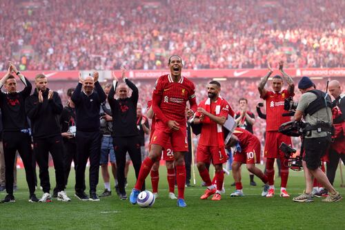 Liverpool conquista la Premier League con brutal goleada ante Tottenham