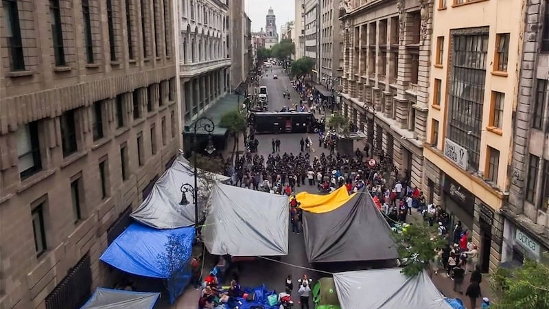 Muere integrante de la CNTE en pleno plantón del Centro Histórico de la CDMX