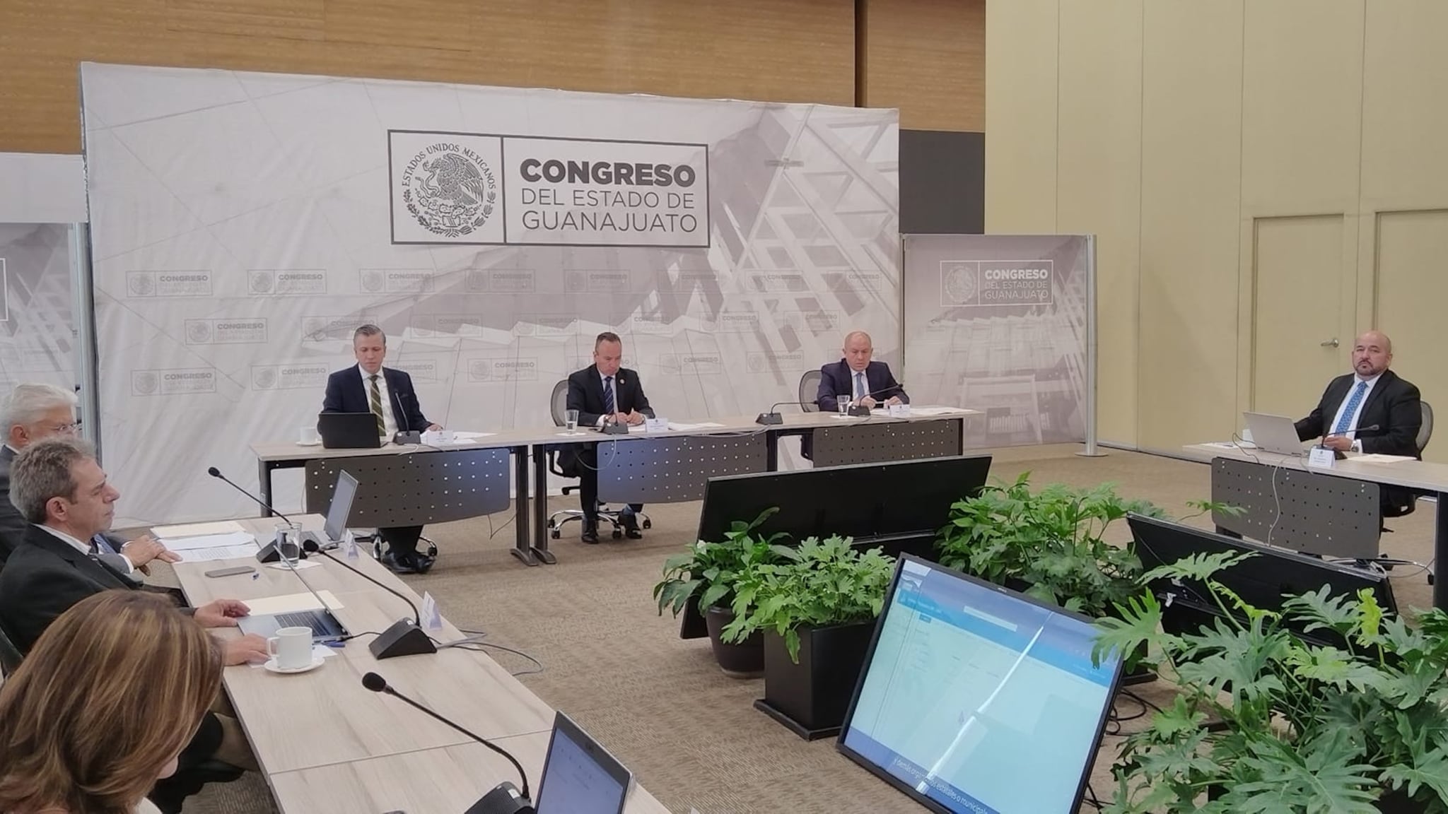 Seguirán revisando temas electorales.