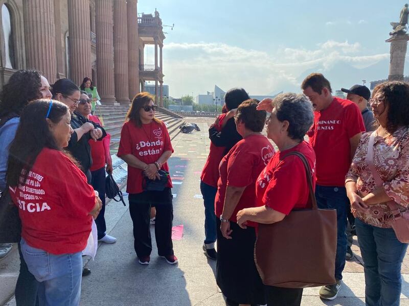 Fueron alrededor de 30 las personas que llegaron a la Explanada poco después de las 07:30 horas.