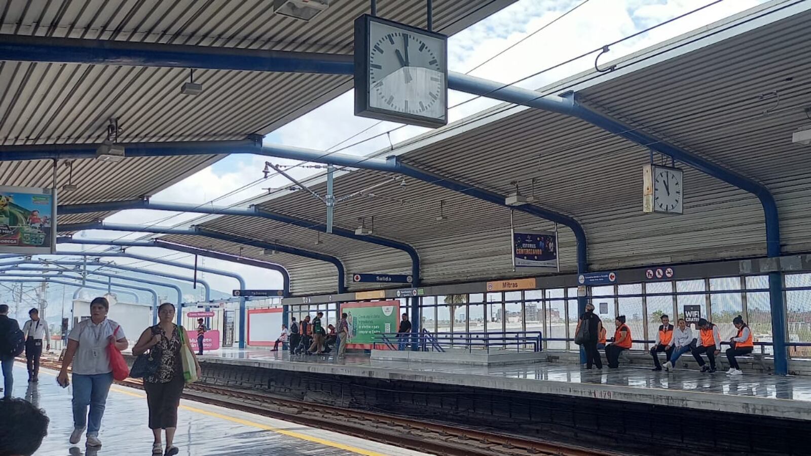 El mantenimiento contempla también las estaciones del Sistema de Transporte Colectivo.