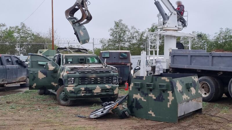 Monstruos destruyen vehículos del narco en Tamaulipas