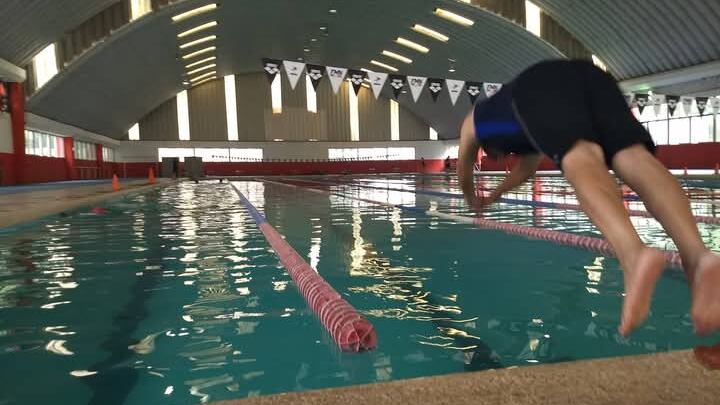 Las clases son de una hora y el horario de atención es de 09:00 a 18:00 horas.