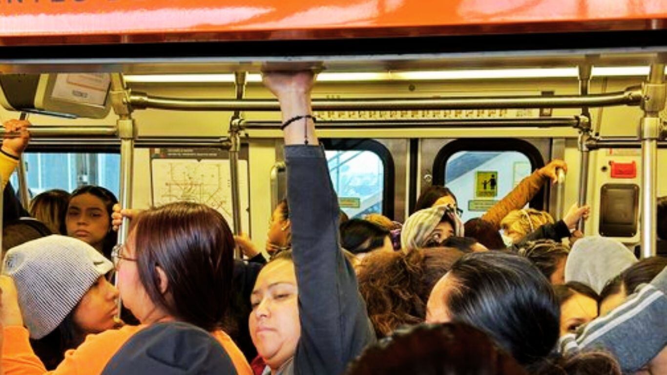 Metro de la CDMX con saturación de estaciones