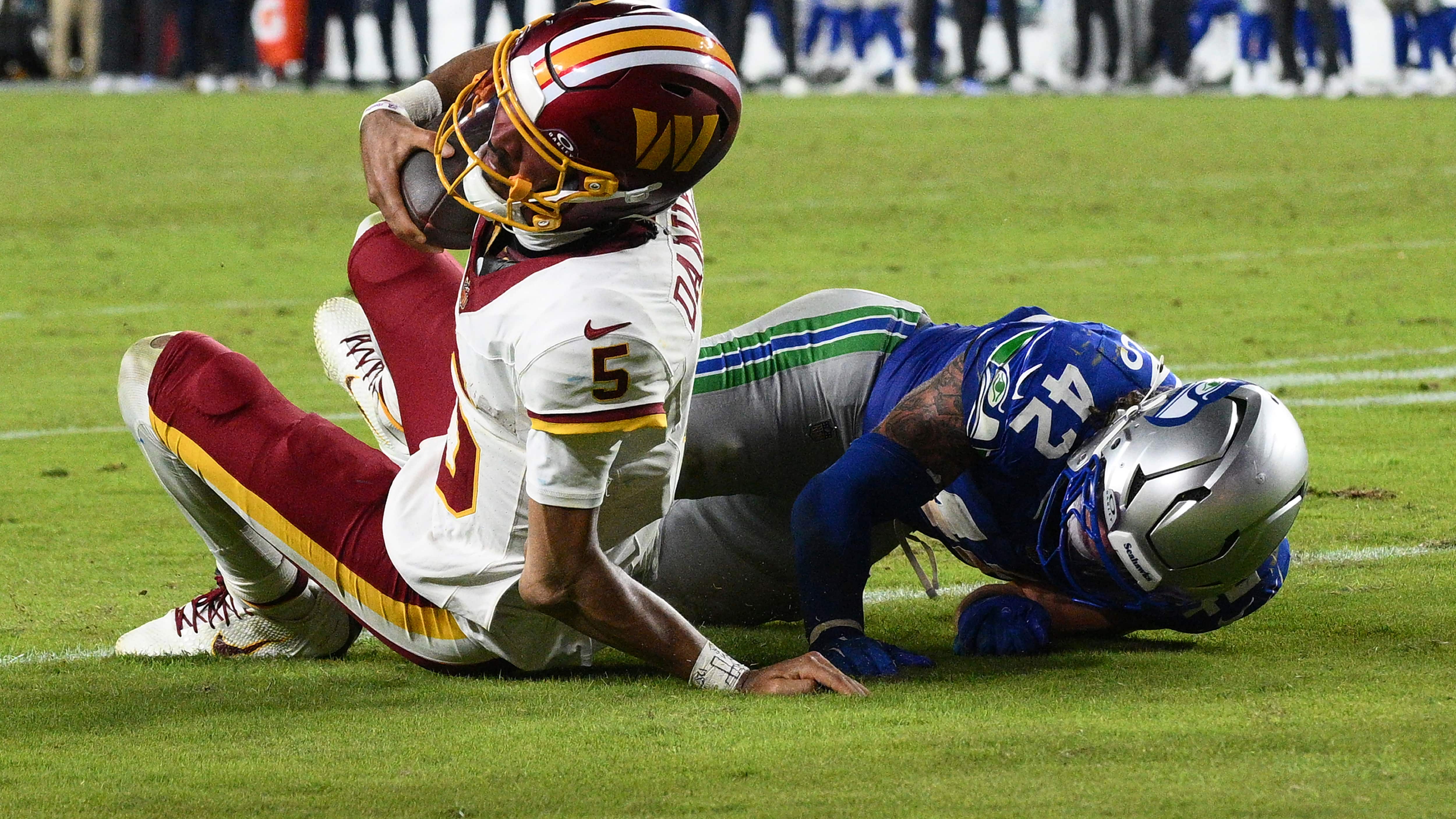 Jayden Daniels sufrió escalofriante lesión.