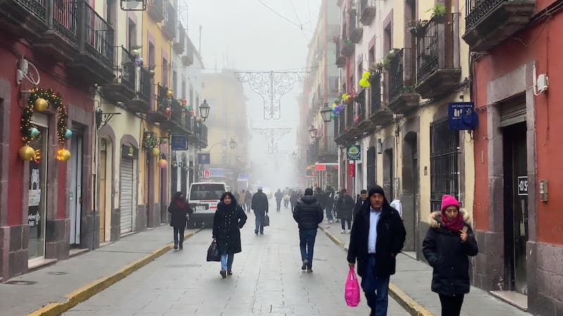 El frío en la capital forma parte de un fenómeno meteorológico que dejará heladas en el centro y norte del país