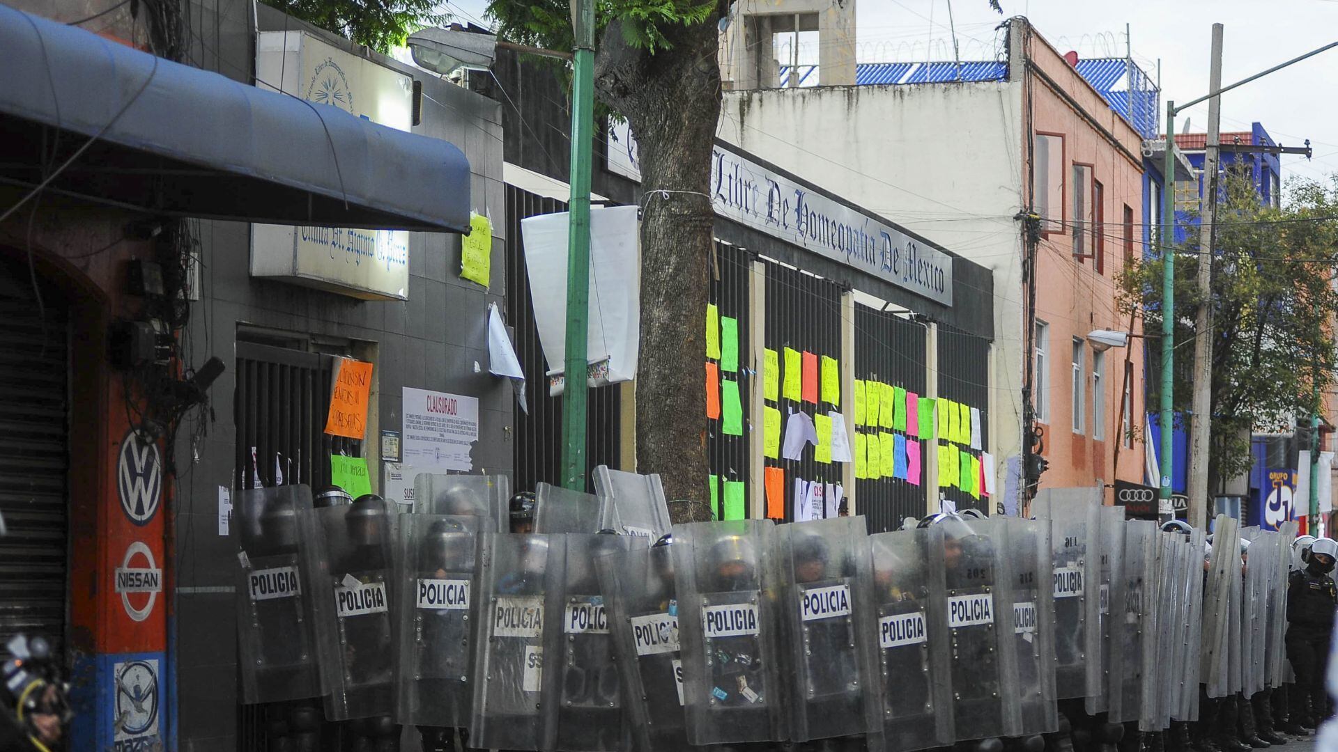 Investigan hallazgo de cadáveres y fetos en Escuela Libre de Homeopatía en Peralvillo