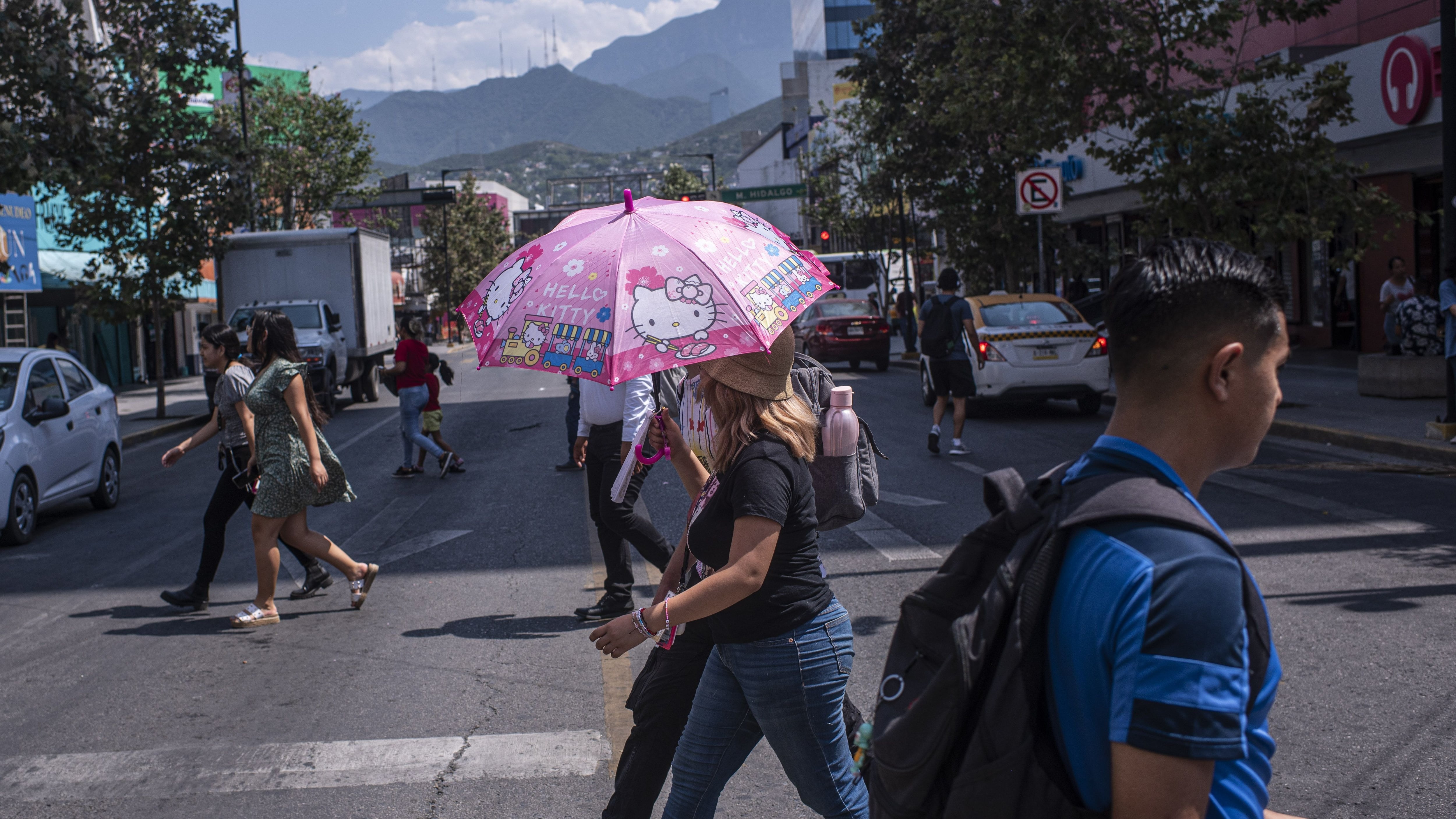 La recomendación es mantenerse hidratado y buscar sombra.