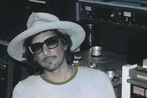 León Larregui estrena “Amantes”, el primer adelanto de Mixarama Vol. 1