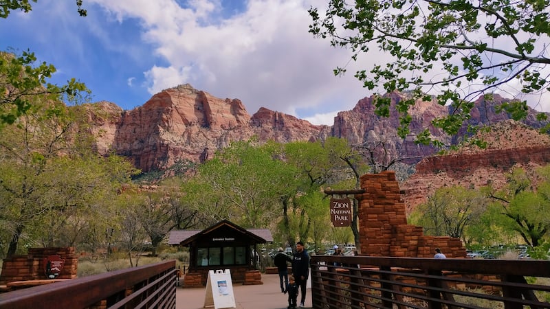Te presentamos una guía emocional para recorrer Utah por sus parques nacionales, cañones, en el que cada parada te llenará de asombro y experiencias inolvidables