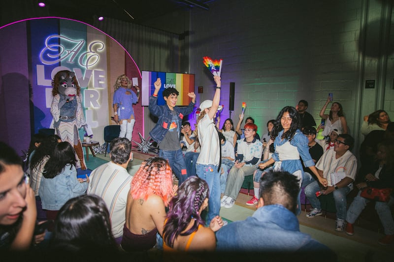 A través de un evento dedicado a la convivencia se dio la presentación de una colección genderless que apoya la diversidad LGBTQ+