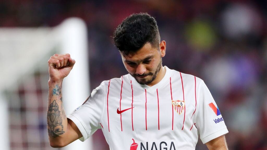 Tecatito Corona llegó al Sevilla para la temporada 2022-2023.